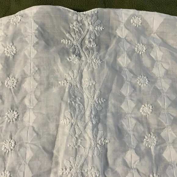 Beautiful, white, floral, sheer tunic.  Handmade in India.  Size small. - Picture 6 of 6